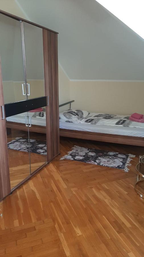 Arbeiterquartiere In Donaustadt Mit Gemeinschaftskuche Und Bad - Hacklerzimmer Privatunterkunft *